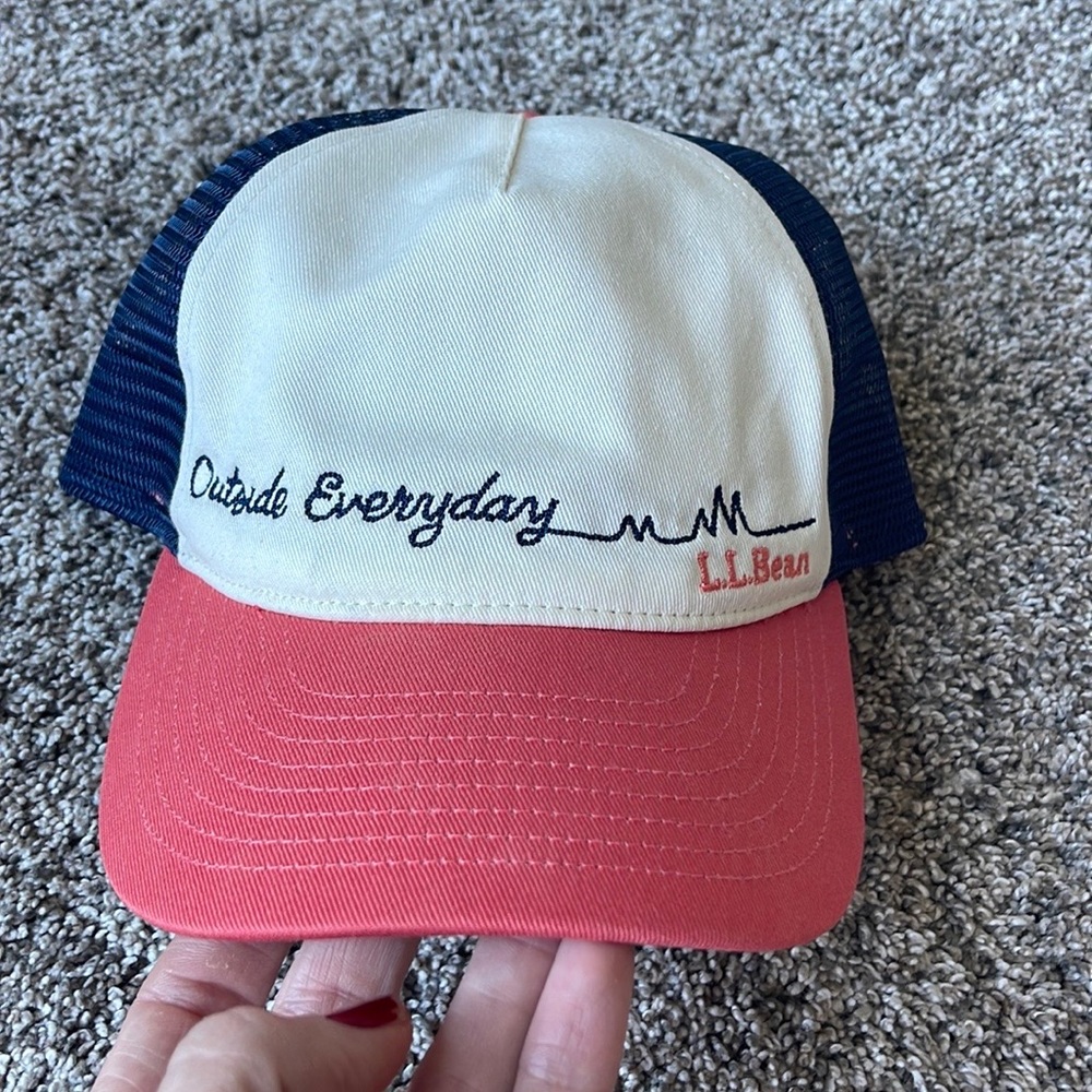 LL Bean Women’s Graphic Trucker Hat